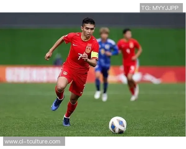 达尼洛：从青涩少年到足球场上的闪耀明星之路